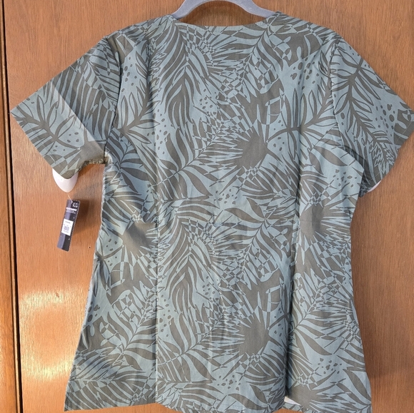 Dickies Green Leaf Print Scrub Top - Picture 5 of 5